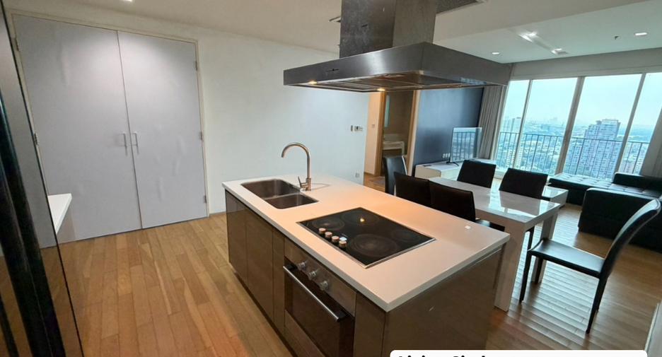 For sale 3 bedrooms condo in Khlong Toei, Bangkok
