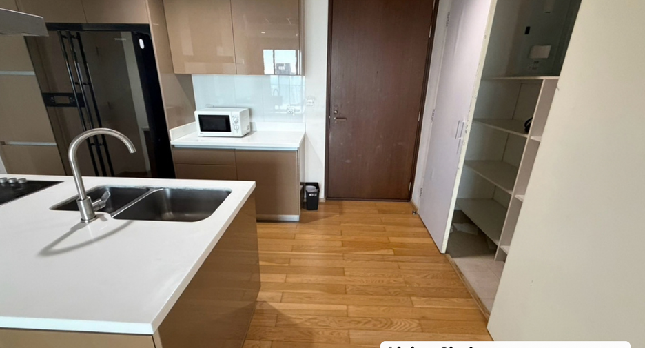 For sale 3 bedrooms condo in Khlong Toei, Bangkok