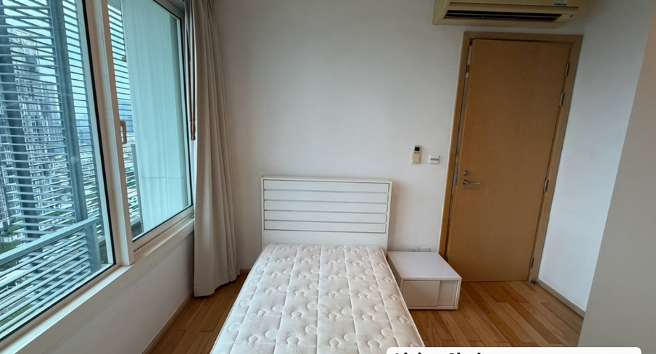 For sale 3 bedrooms condo in Khlong Toei, Bangkok