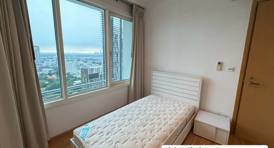 For sale 3 bedrooms condo in Khlong Toei, Bangkok