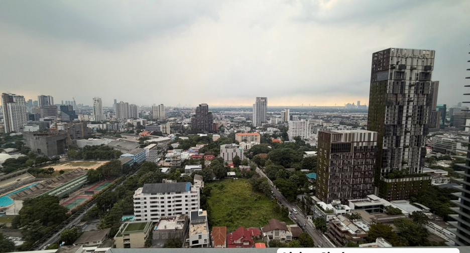 For sale 3 bedrooms condo in Khlong Toei, Bangkok