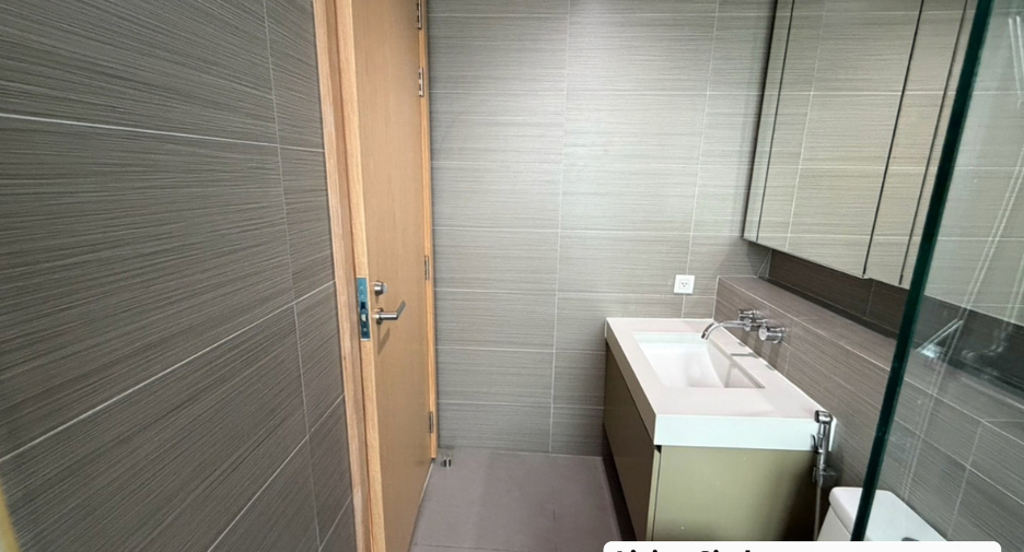 For sale 3 bedrooms condo in Khlong Toei, Bangkok