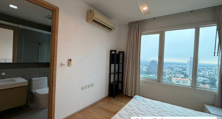 For sale 3 bedrooms condo in Khlong Toei, Bangkok
