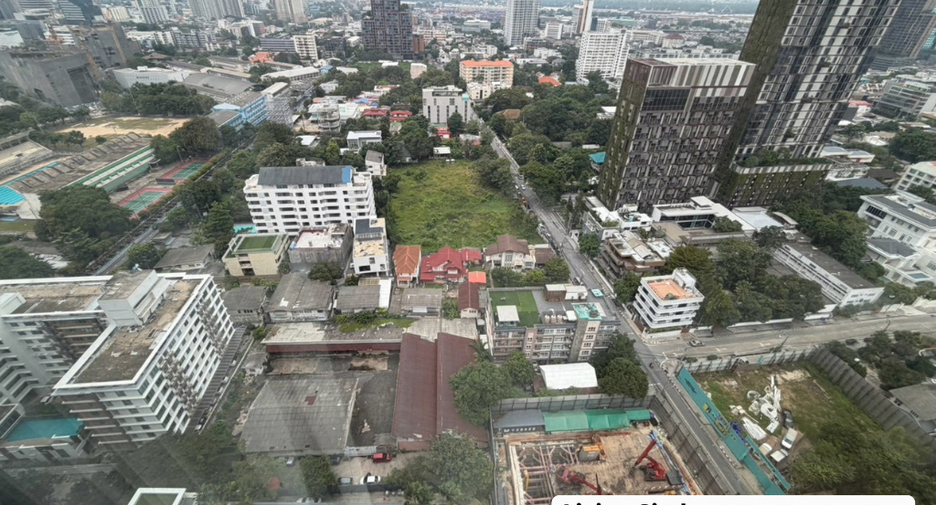 For sale 3 bedrooms condo in Khlong Toei, Bangkok