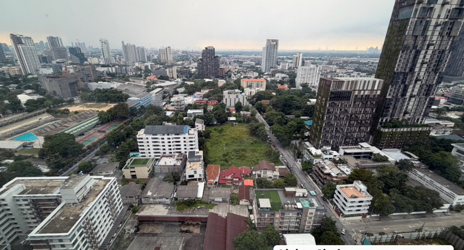 For sale 3 bedrooms condo in Khlong Toei, Bangkok