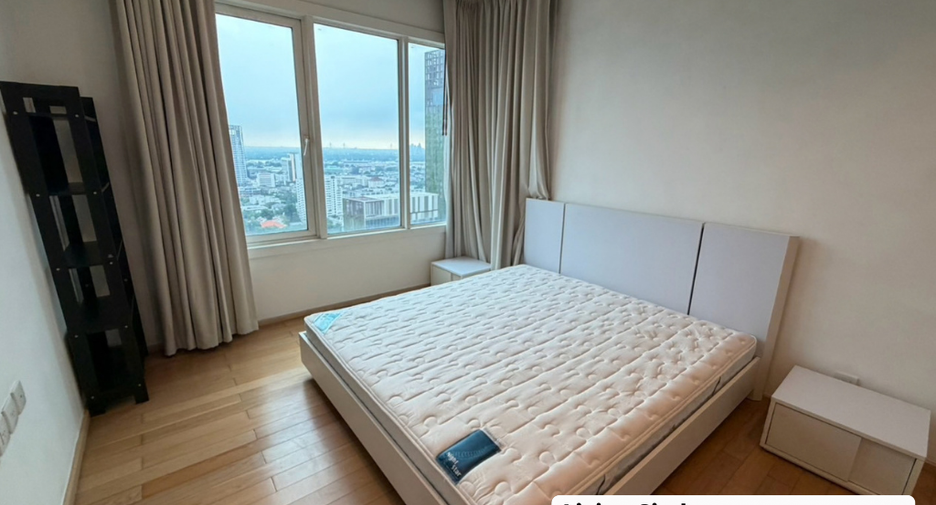 For sale 3 bedrooms condo in Khlong Toei, Bangkok