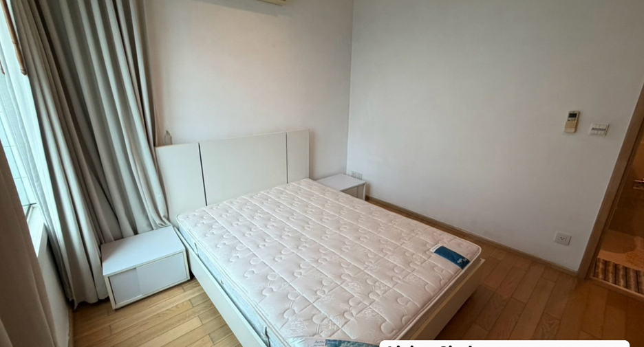 For sale 3 bedrooms condo in Khlong Toei, Bangkok