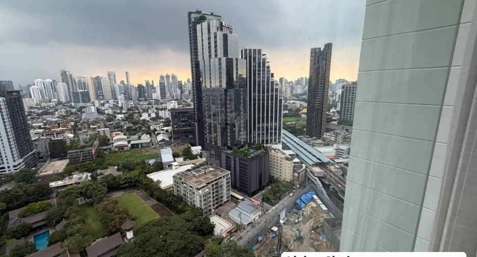 For sale 3 bedrooms condo in Khlong Toei, Bangkok