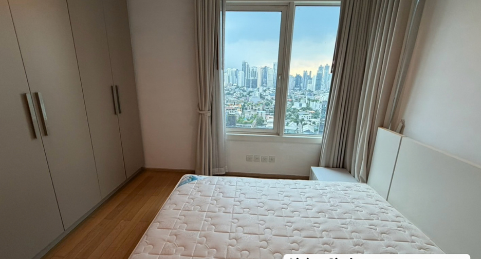 For sale 3 bedrooms condo in Khlong Toei, Bangkok