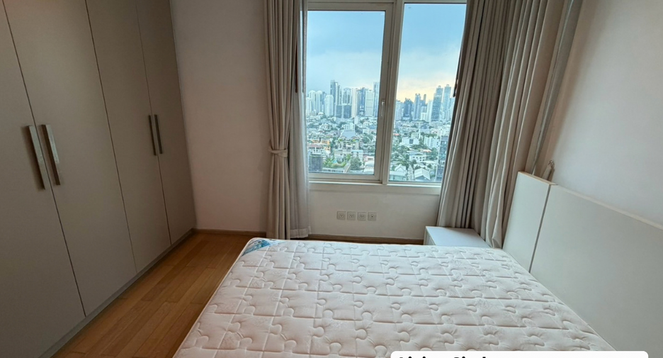 For sale 3 bedrooms condo in Khlong Toei, Bangkok