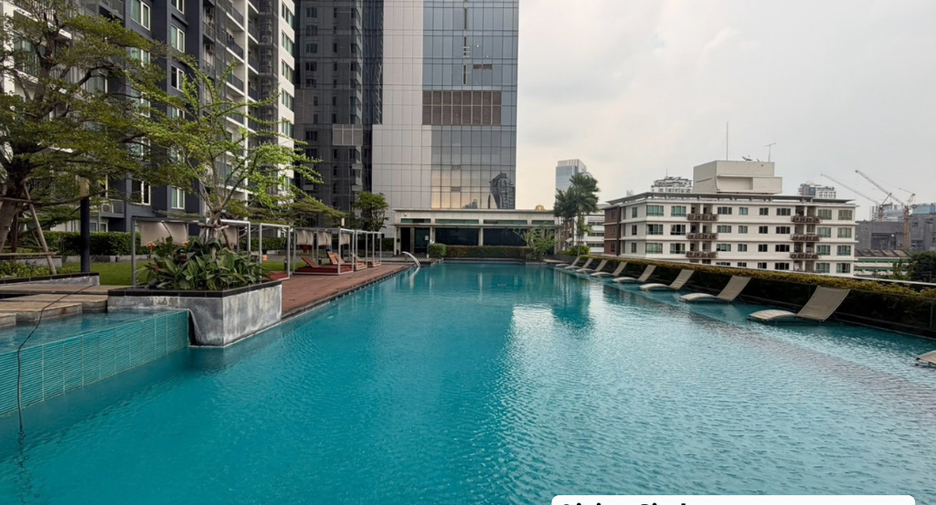 For sale 3 bedrooms condo in Khlong Toei, Bangkok