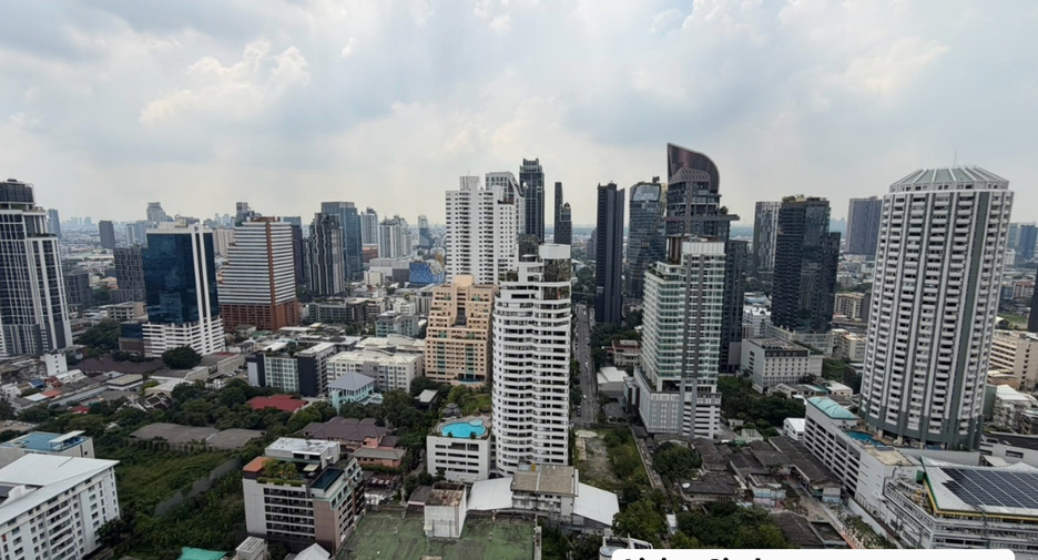 For rent 2 bedrooms condo in Watthana, Bangkok