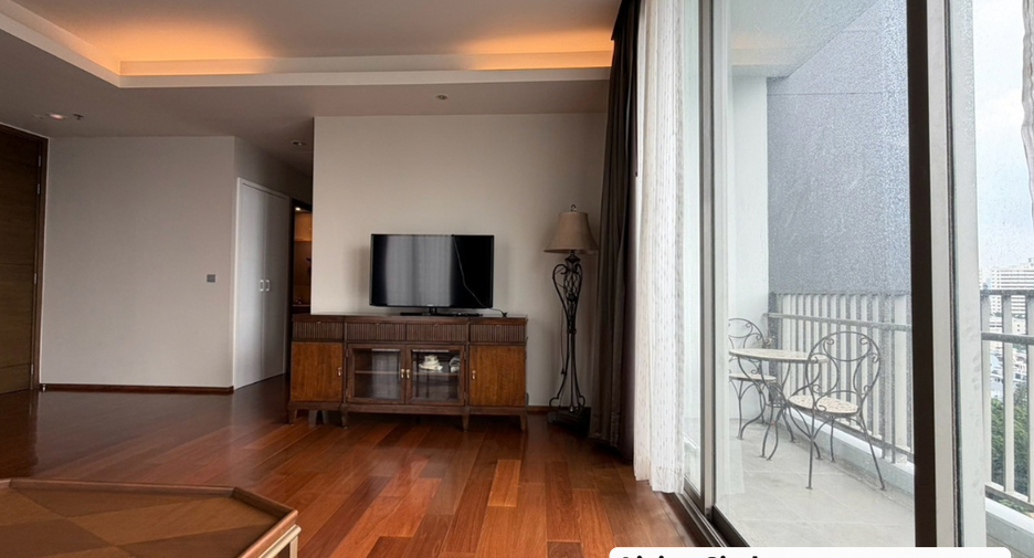 For rent and for sale 2 bedrooms condo in Watthana, Bangkok