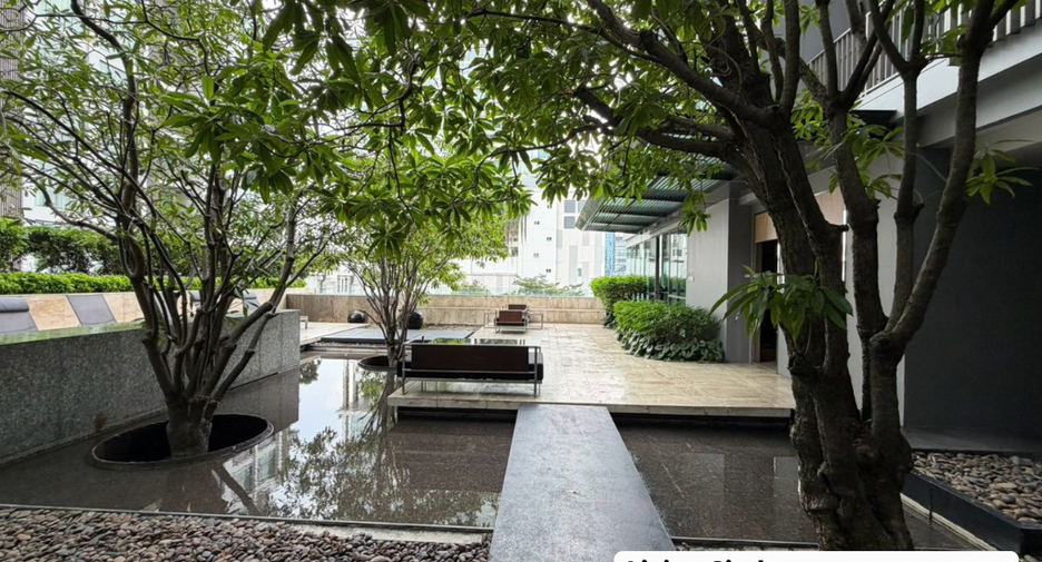 For sale 3 bedrooms condo in Watthana, Bangkok