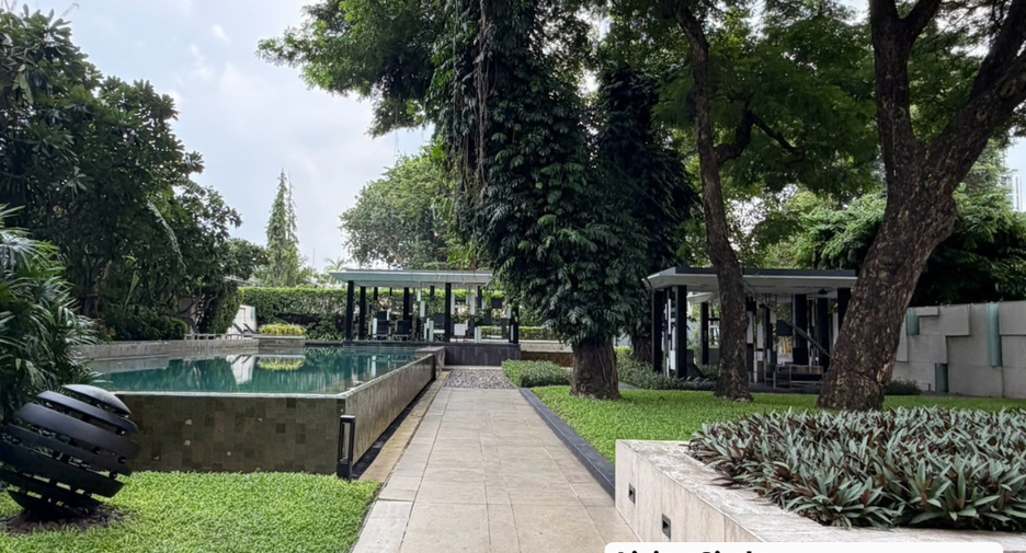 For sale 3 bedrooms condo in Watthana, Bangkok