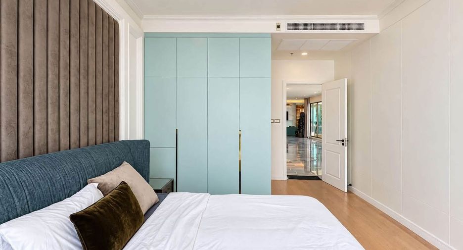 For rent and for sale 4 bedrooms condo in Watthana, Bangkok
