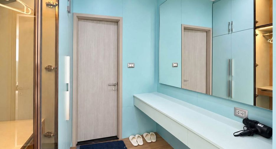 For rent and for sale 4 bedrooms condo in Watthana, Bangkok