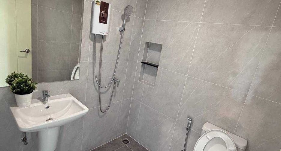 For rent 3 bedrooms townhouse in Bang Phli, Samut Prakan