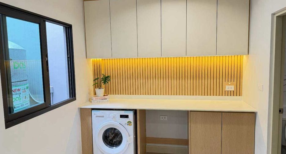 For rent 3 bedrooms townhouse in Bang Phli, Samut Prakan