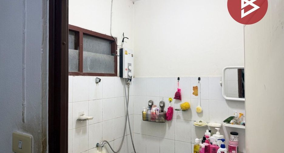 For sale 3 bedrooms townhouse in Mueang Lamphun, Lamphun