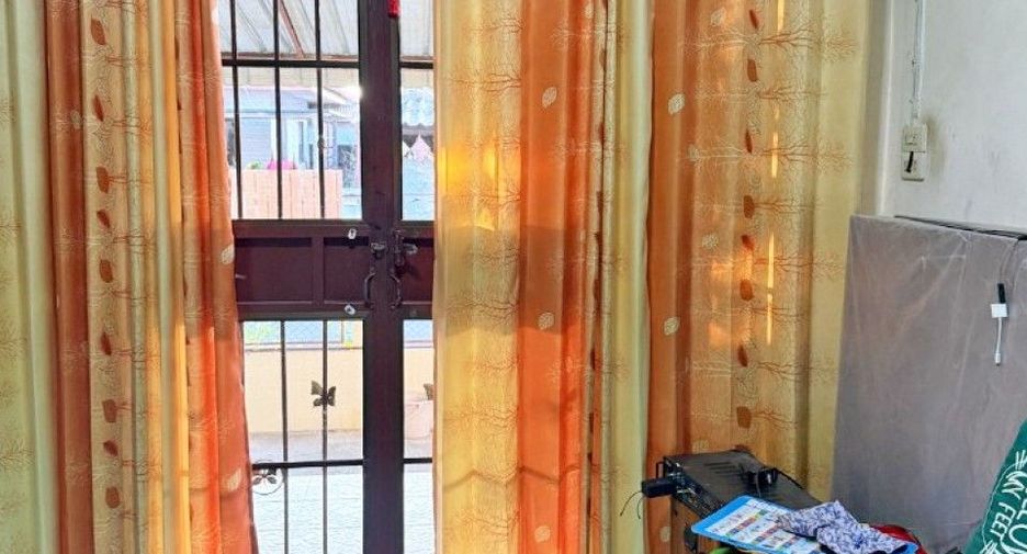 For sale 3 bedrooms townhouse in Mueang Lamphun, Lamphun