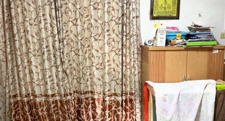For sale 3 bedrooms townhouse in Mueang Lamphun, Lamphun
