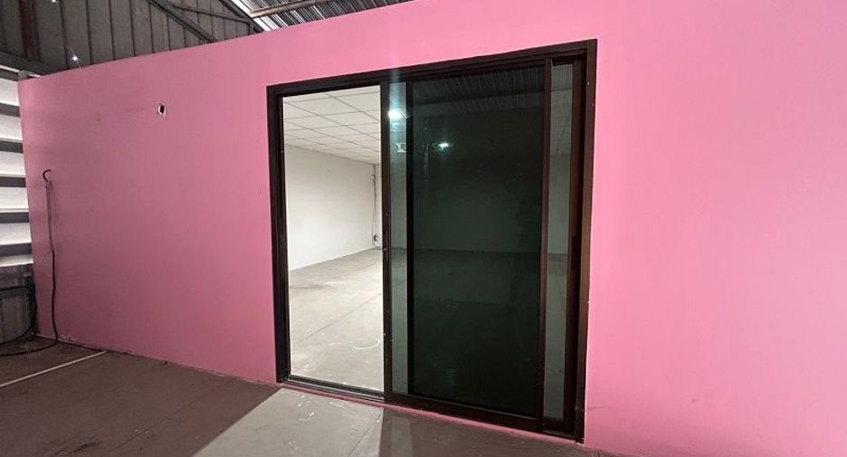 For rent 2 bedrooms warehouse in Sam Phran, Nakhon Pathom