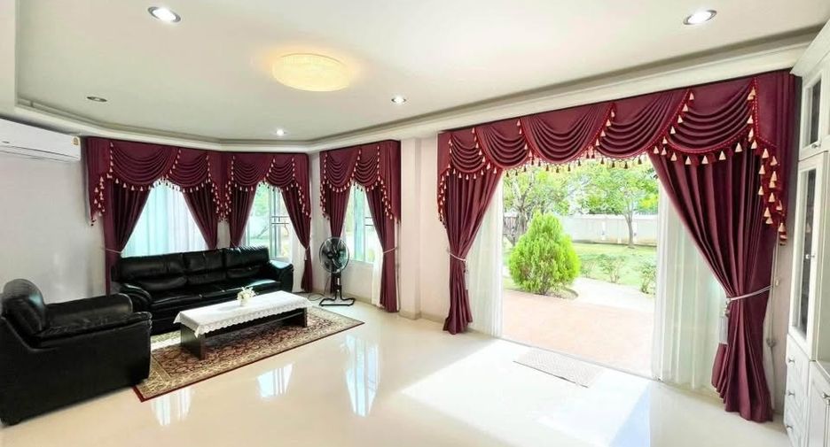 For rent 6 bedrooms villa in San Sai, Chiang Mai