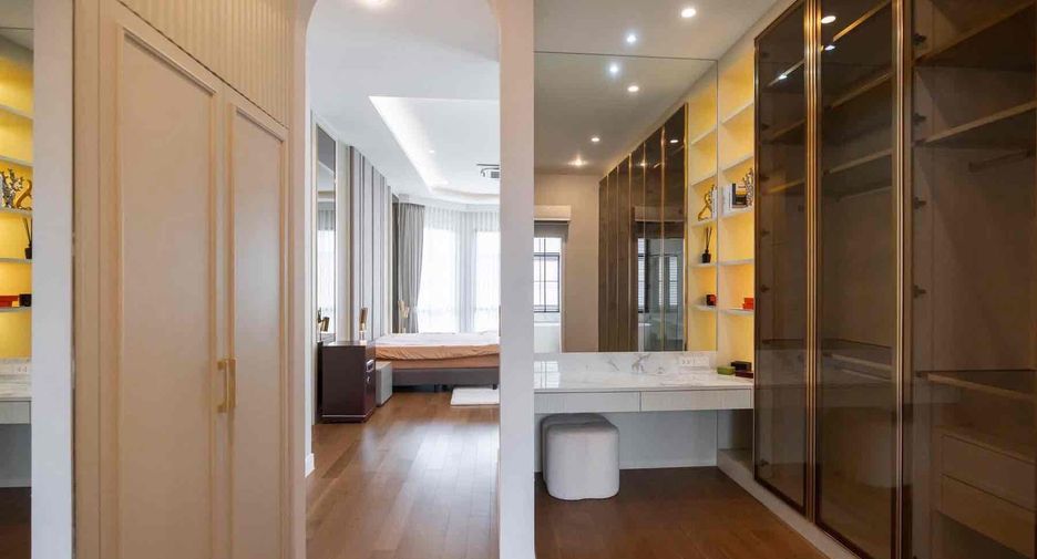 For sale and for rent 4 bedrooms house in Bang Kapi, Bangkok