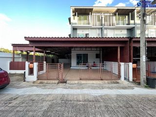 For rent 4 bedrooms townhouse in Bang Khun Thian, Bangkok