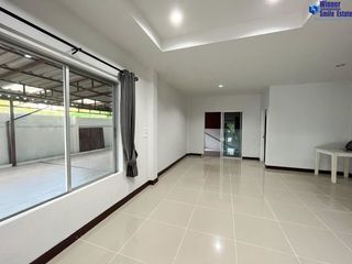 For rent 4 bedrooms townhouse in Bang Khun Thian, Bangkok