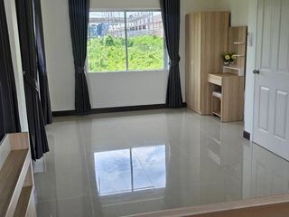 For rent 4 bedrooms townhouse in Bang Khun Thian, Bangkok