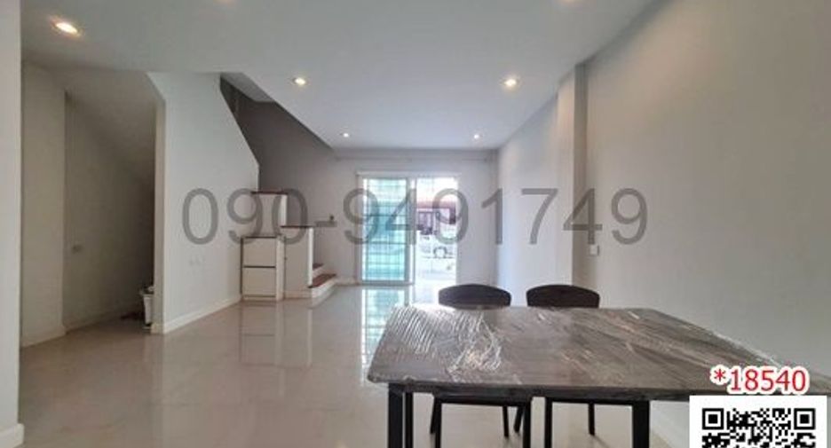 For rent 3 bedrooms townhouse in Phasi Charoen, Bangkok