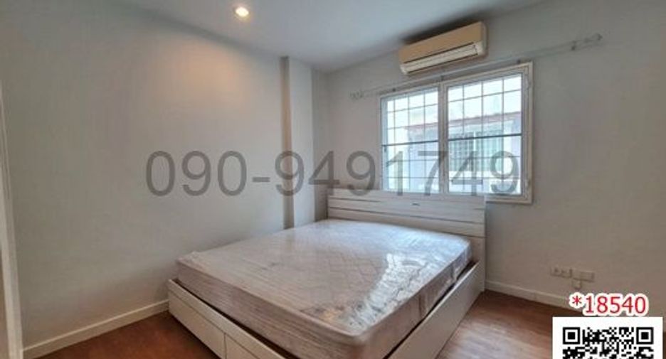 For rent 3 bedrooms townhouse in Phasi Charoen, Bangkok