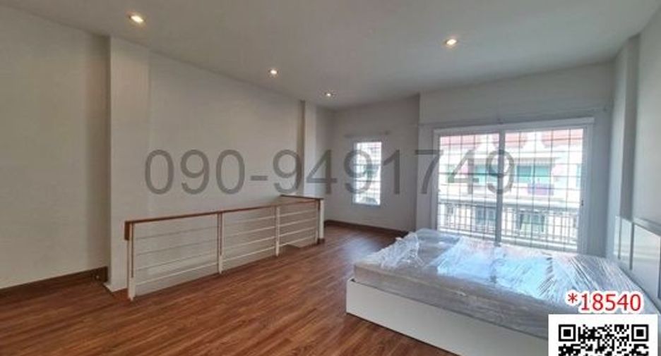 For rent 3 bedrooms townhouse in Phasi Charoen, Bangkok