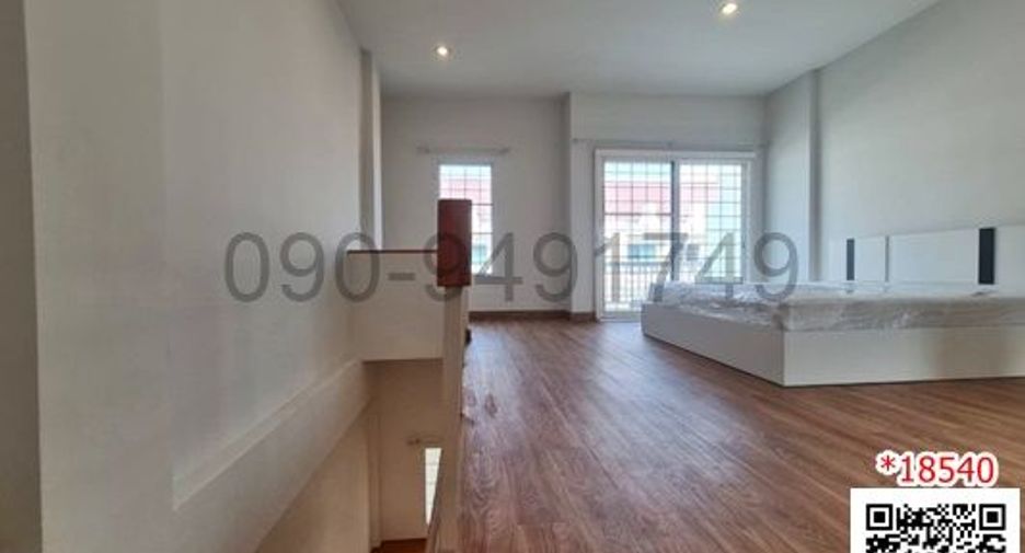 For rent 3 bedrooms townhouse in Phasi Charoen, Bangkok