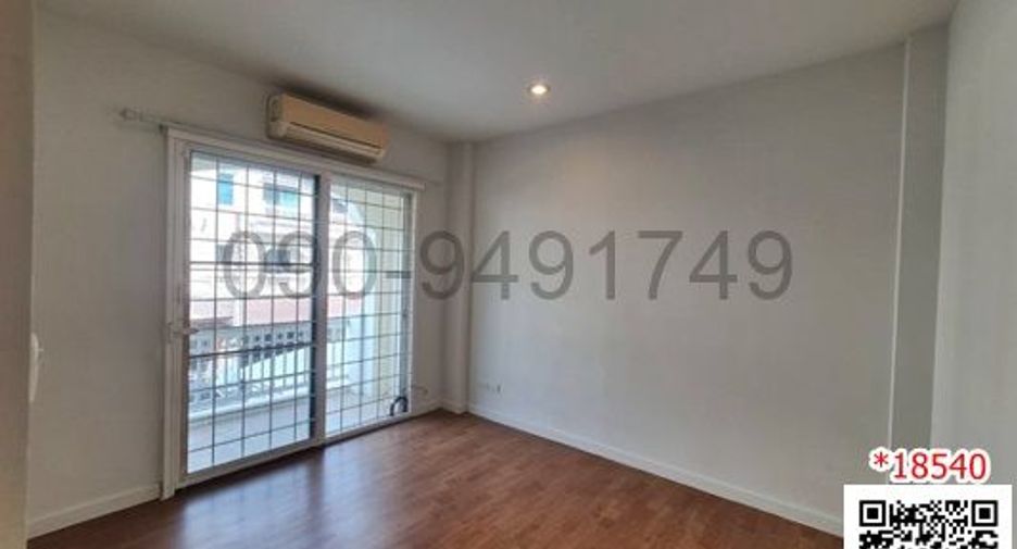 For rent 3 bedrooms townhouse in Phasi Charoen, Bangkok