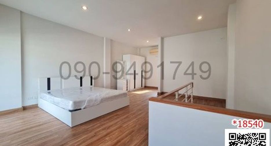 For rent 3 bedrooms townhouse in Phasi Charoen, Bangkok