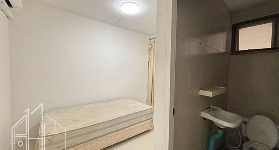 For rent 4 bedrooms condo in Watthana, Bangkok
