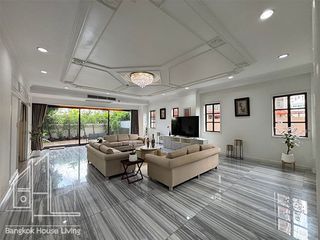 For rent 4 bedrooms condo in Watthana, Bangkok