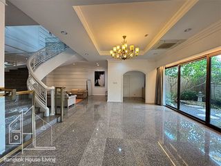 For rent 4 bedrooms condo in Watthana, Bangkok