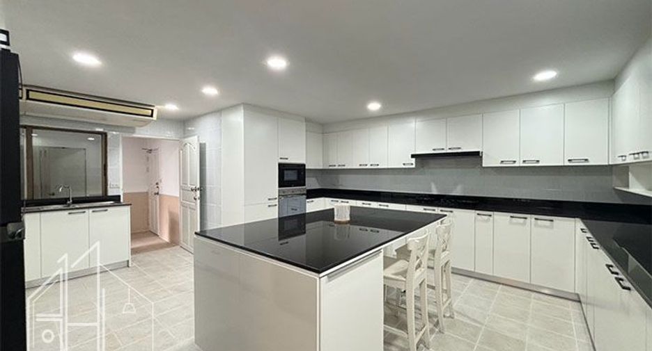 For rent 4 bedrooms condo in Watthana, Bangkok