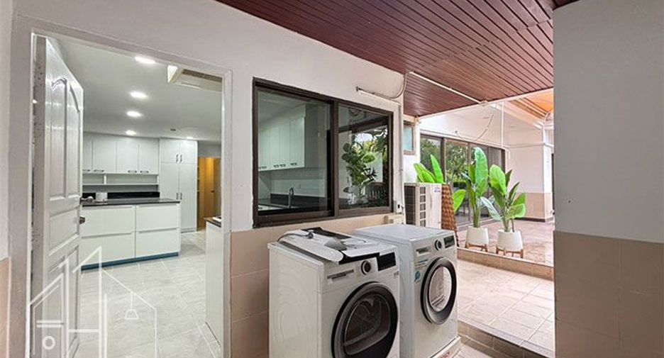 For rent 4 bedrooms condo in Watthana, Bangkok