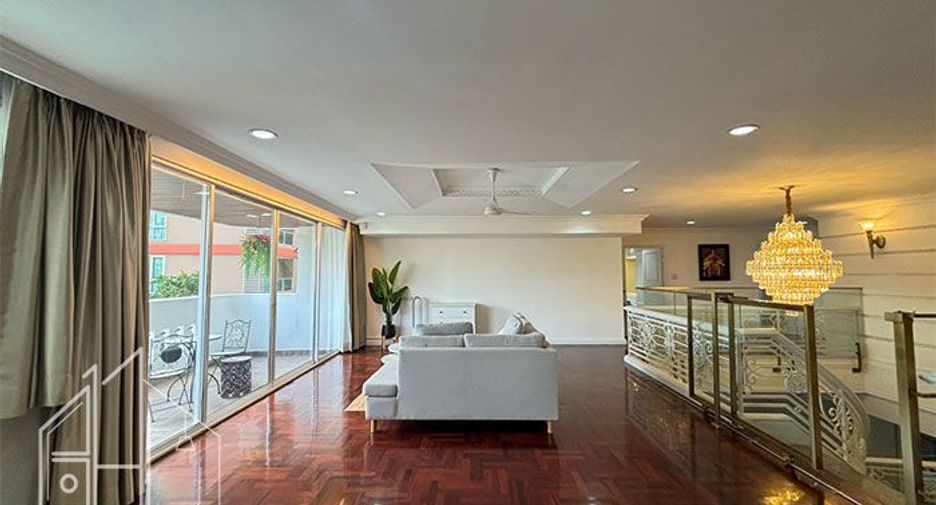 For rent 4 bedrooms condo in Watthana, Bangkok