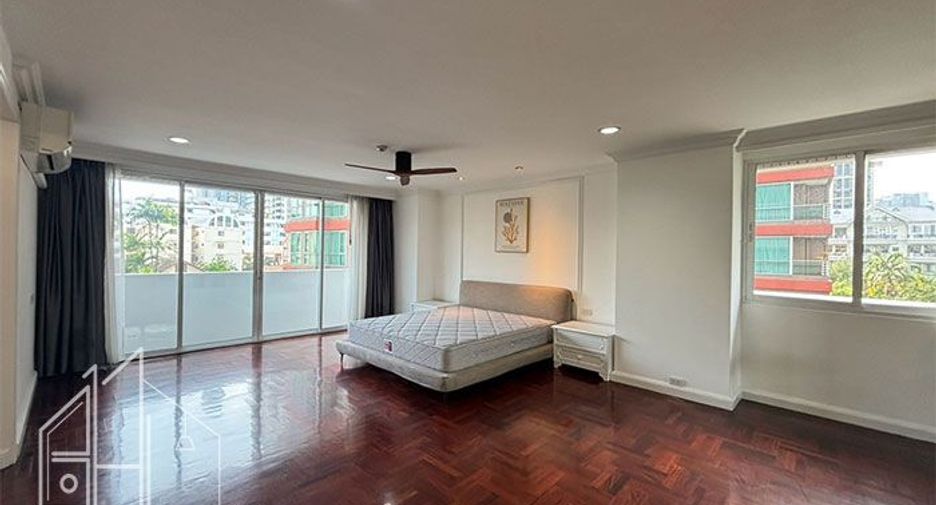 For rent 4 bedrooms condo in Watthana, Bangkok