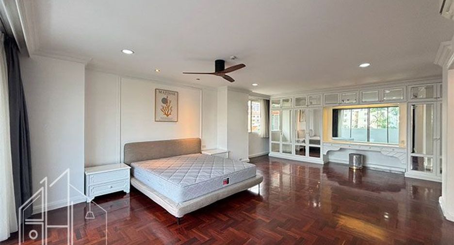 For rent 4 bedrooms condo in Watthana, Bangkok