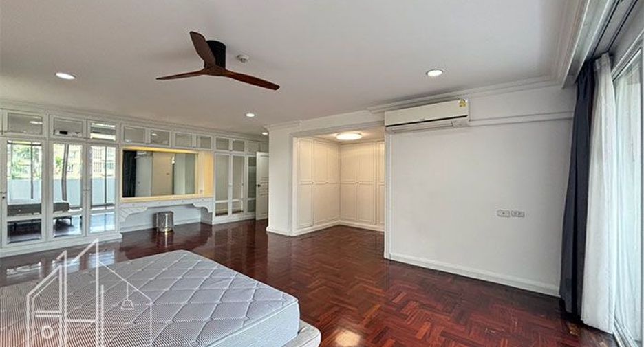 For rent 4 bedrooms condo in Watthana, Bangkok