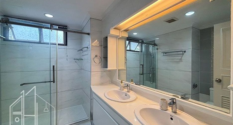 For rent 4 bedrooms condo in Watthana, Bangkok