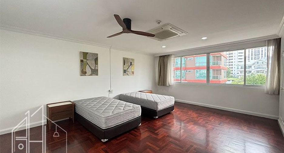 For rent 4 bedrooms condo in Watthana, Bangkok