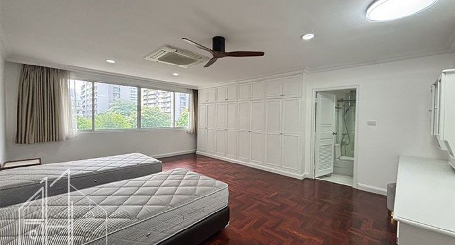 For rent 4 bedrooms condo in Watthana, Bangkok